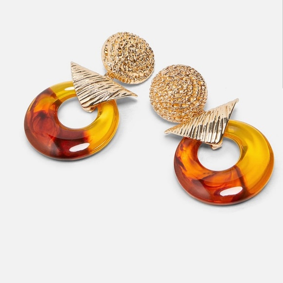 New Contrasting Earrings - Picture 2 of 3